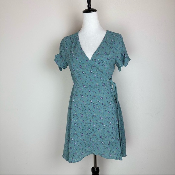 miami Dresses & Skirts - Miami Green Floral Wrap Dress Size S Ruffle Short Sleeve Lightweight